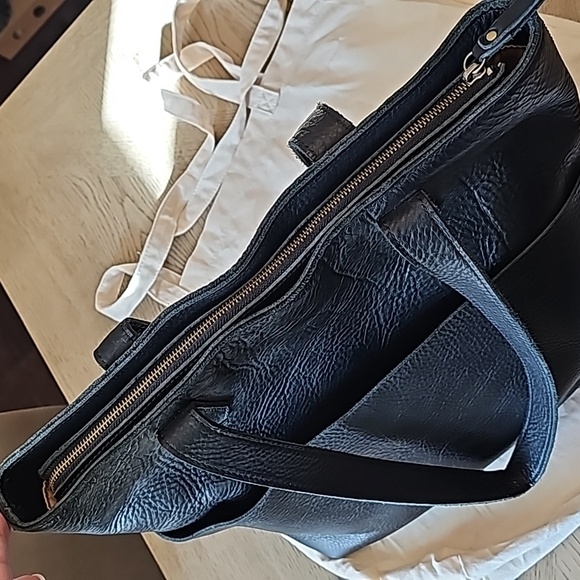 Duluth Leather Tote Black - Picture 6 of 10